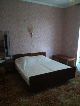 Проживание в семье Сдам посуточно отдельные коммнаты Одесса Большой двухместный номер с 1 кроватью-4